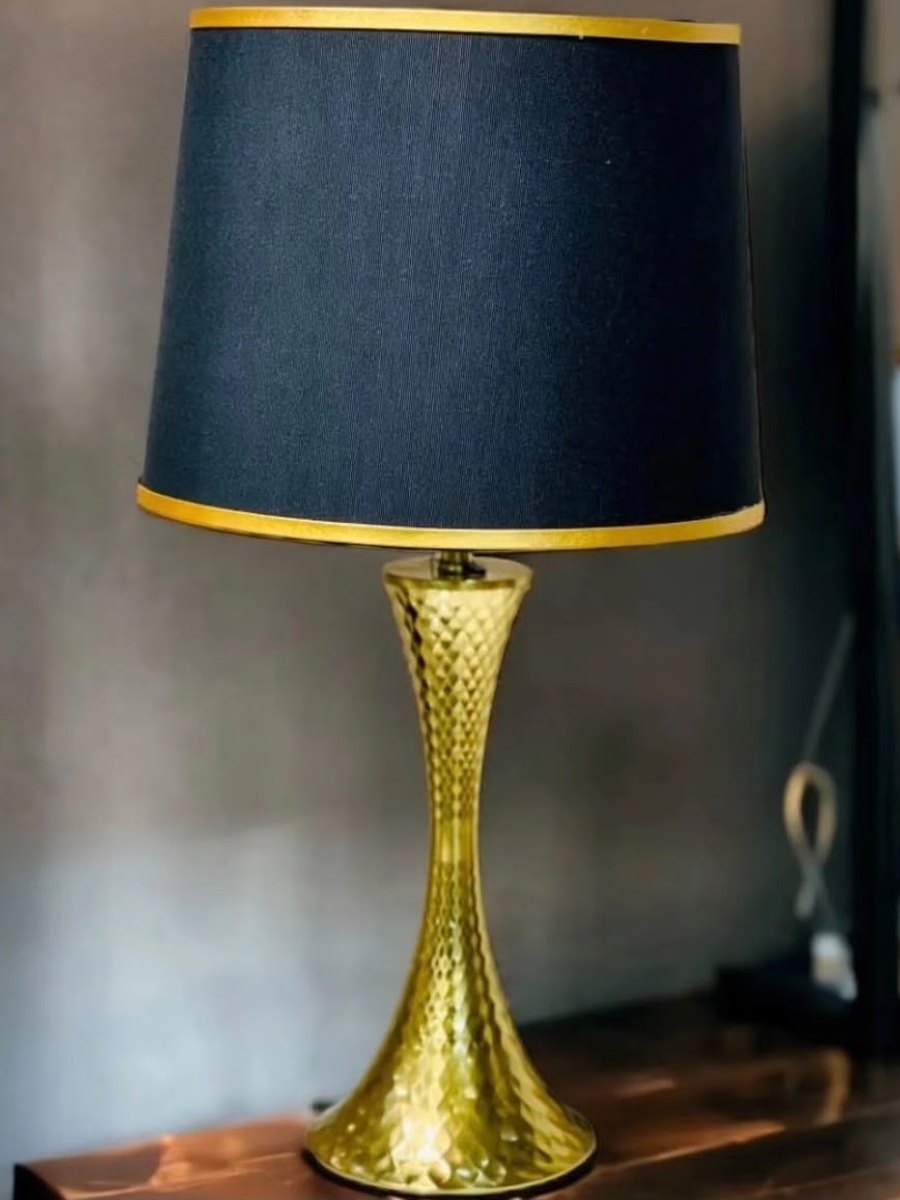 Black and gold table lamp from the Wedding Alley decor range